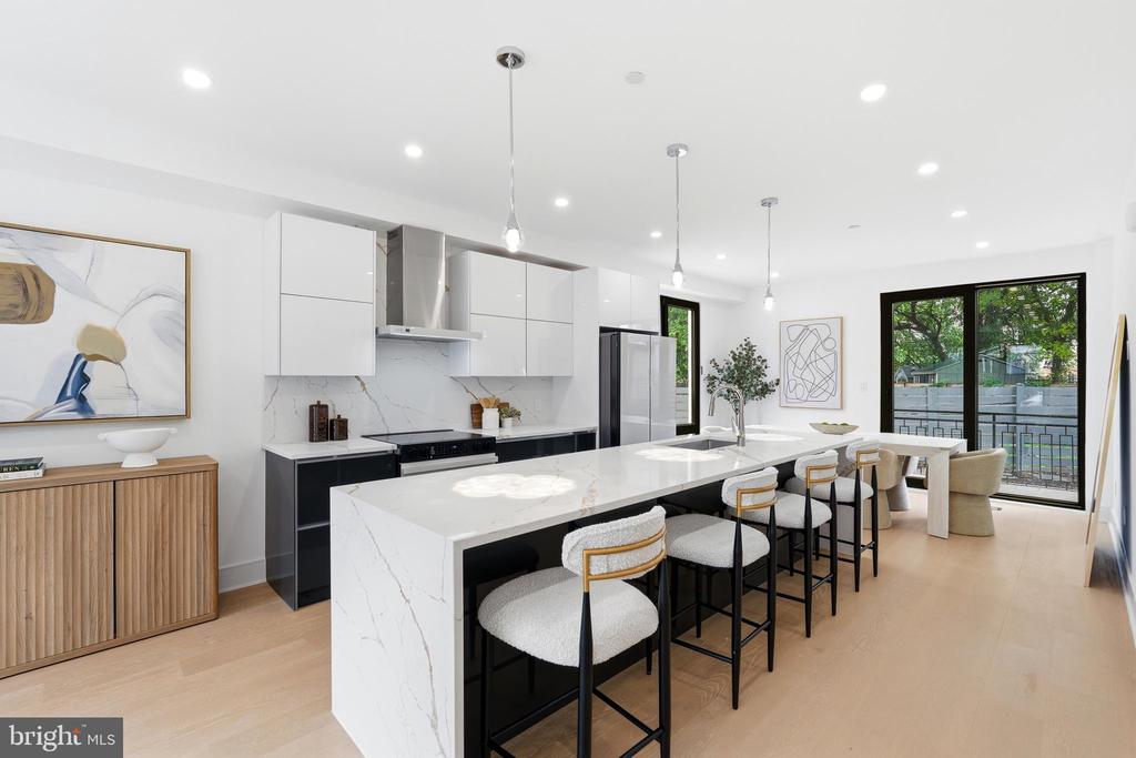 1810 CENTRAL PLACE NE Unit: 1