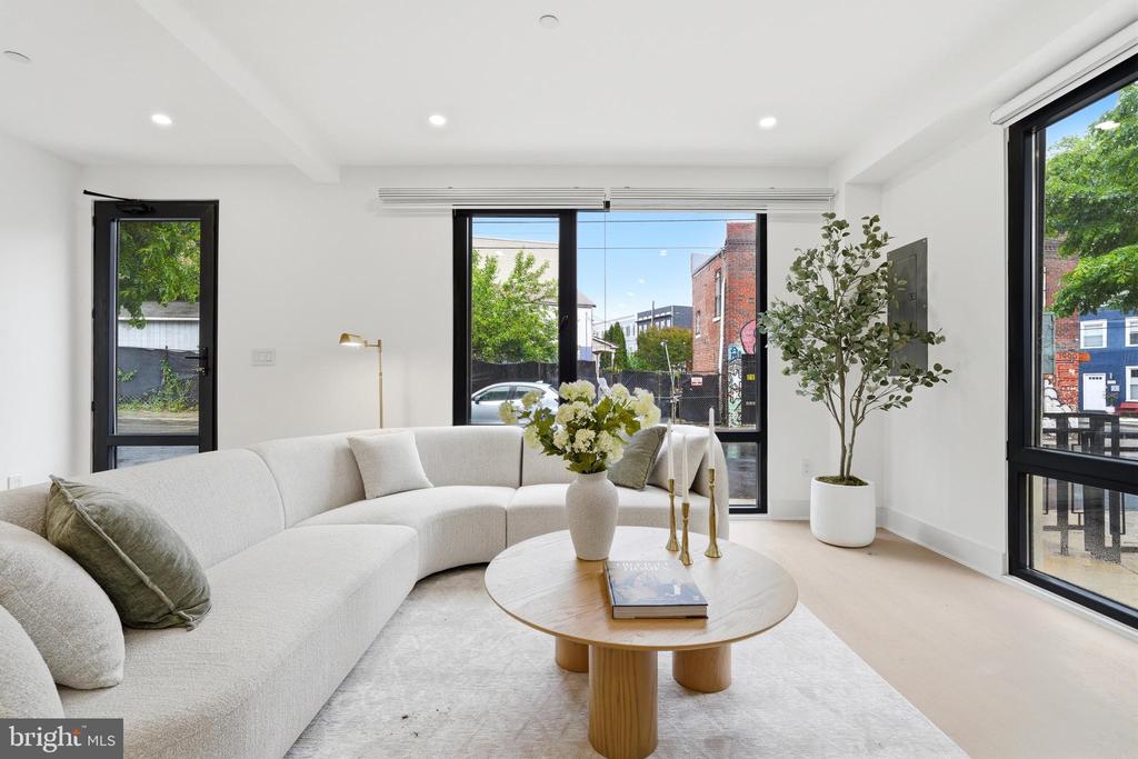 1810 CENTRAL PLACE NE Unit: 1