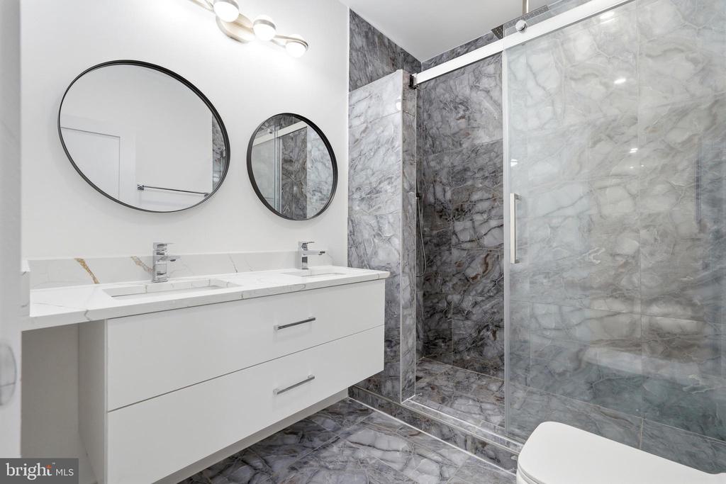 1810 CENTRAL PLACE NE Unit: 1