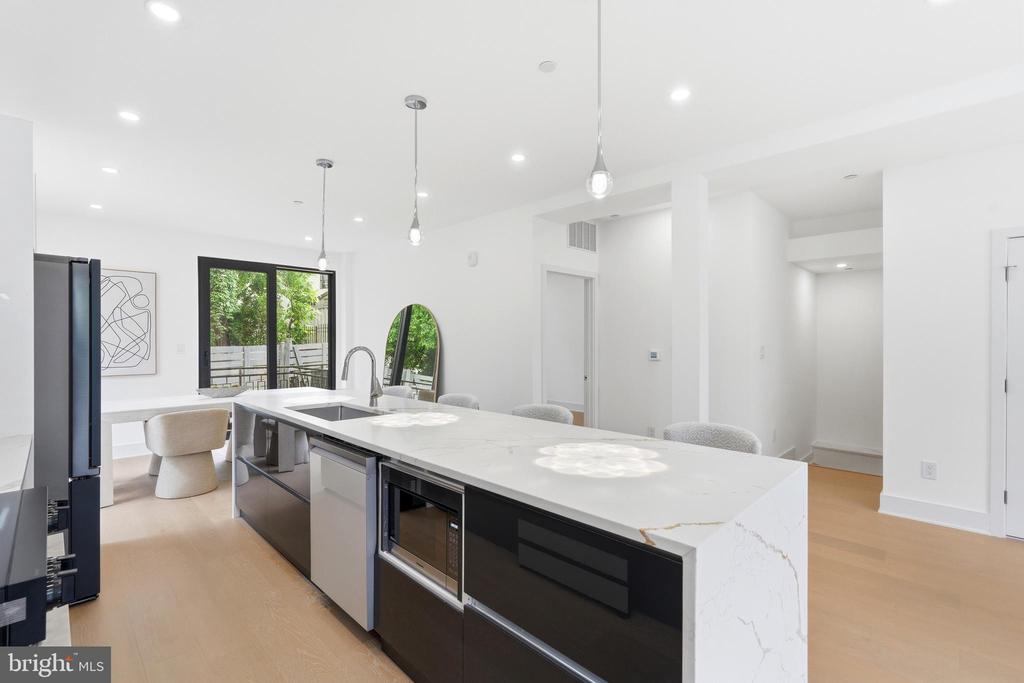 1810 CENTRAL PLACE NE Unit: 1