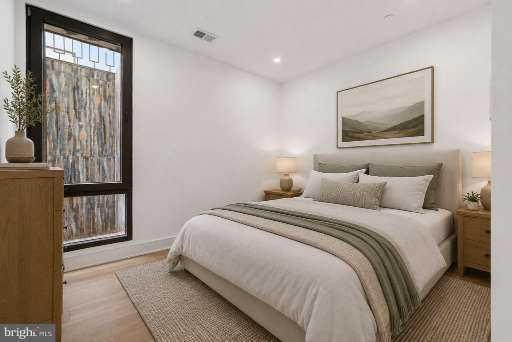 1810 CENTRAL PLACE NE Unit: 1
