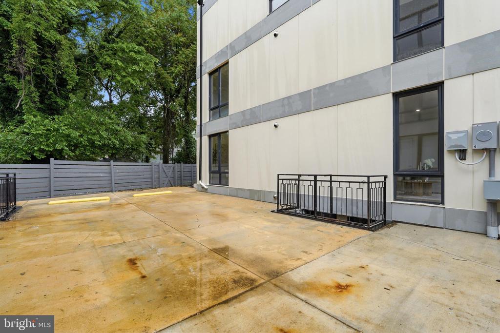 1810 CENTRAL PLACE NE Unit: 1