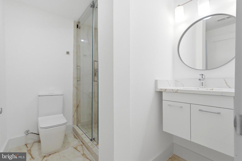 1810 CENTRAL PLACE NE Unit: 1
