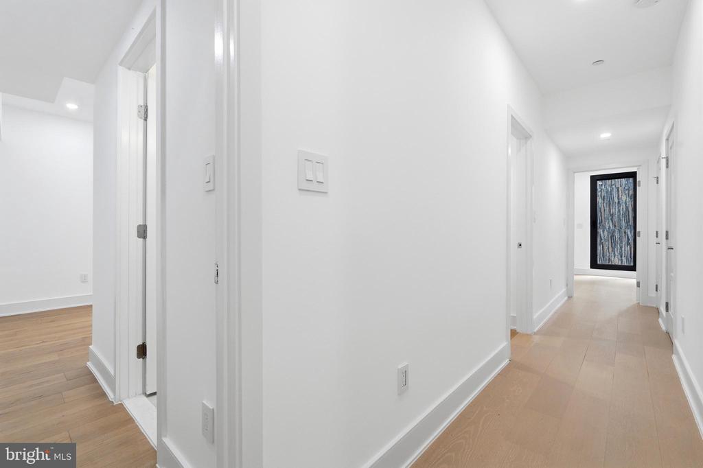 1810 CENTRAL PLACE NE Unit: 1