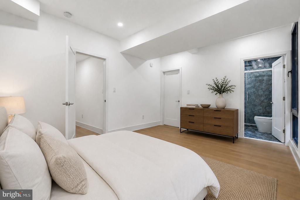 1810 CENTRAL PLACE NE Unit: 1