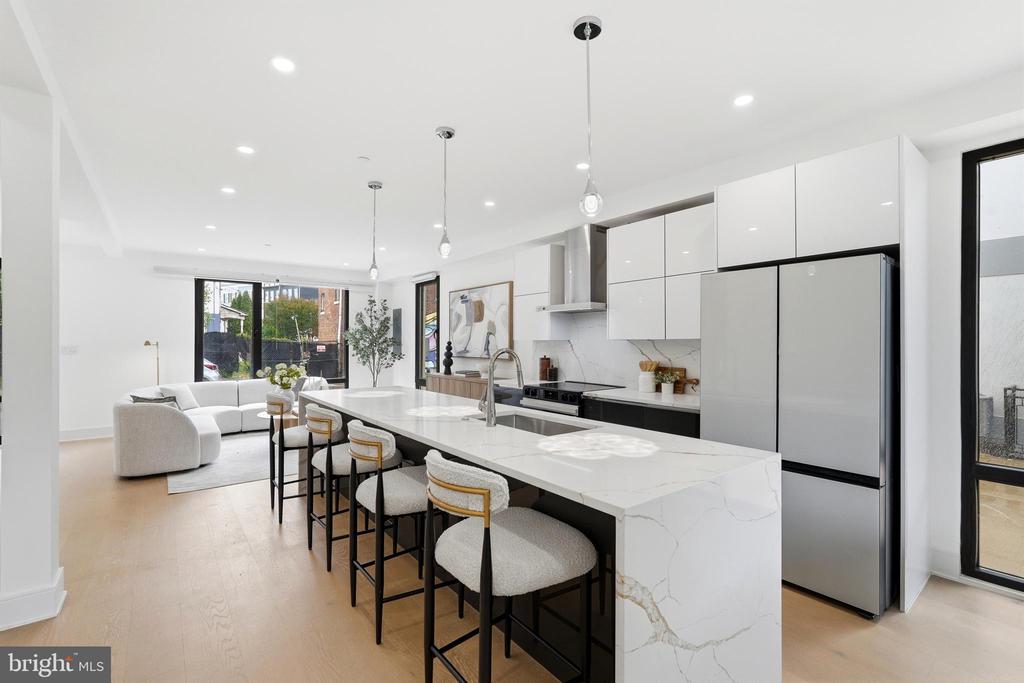 1810 CENTRAL PLACE NE Unit: 1