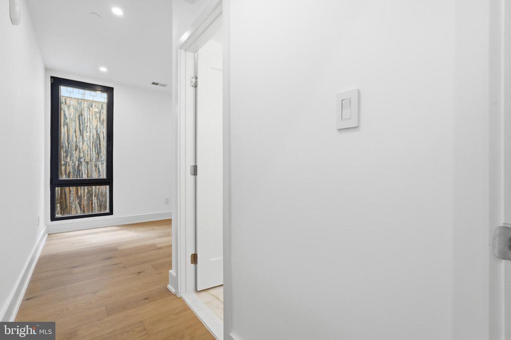 1810 CENTRAL PLACE NE Unit: 1