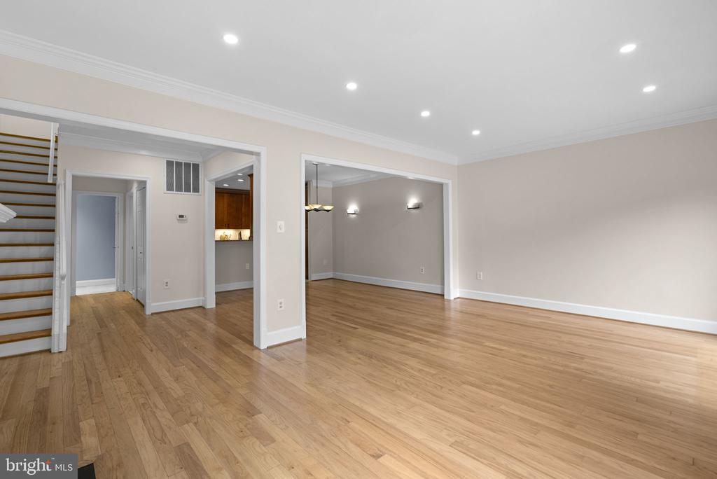 3203 SUTTON PLACE NW Unit: C