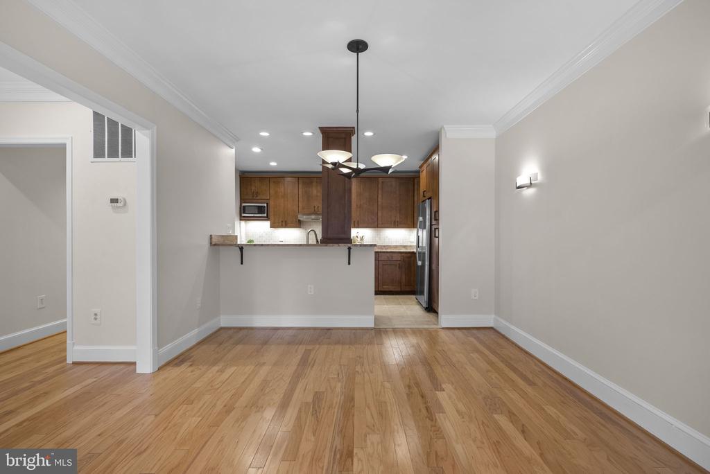 3203 SUTTON PLACE NW Unit: C