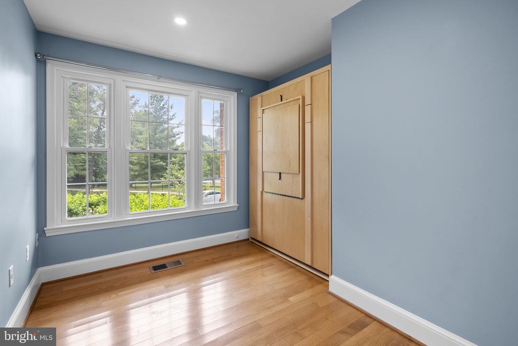 3203 SUTTON PLACE NW Unit: C
