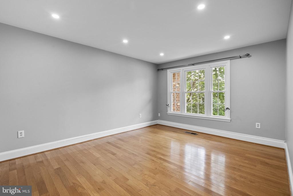 3203 SUTTON PLACE NW Unit: C