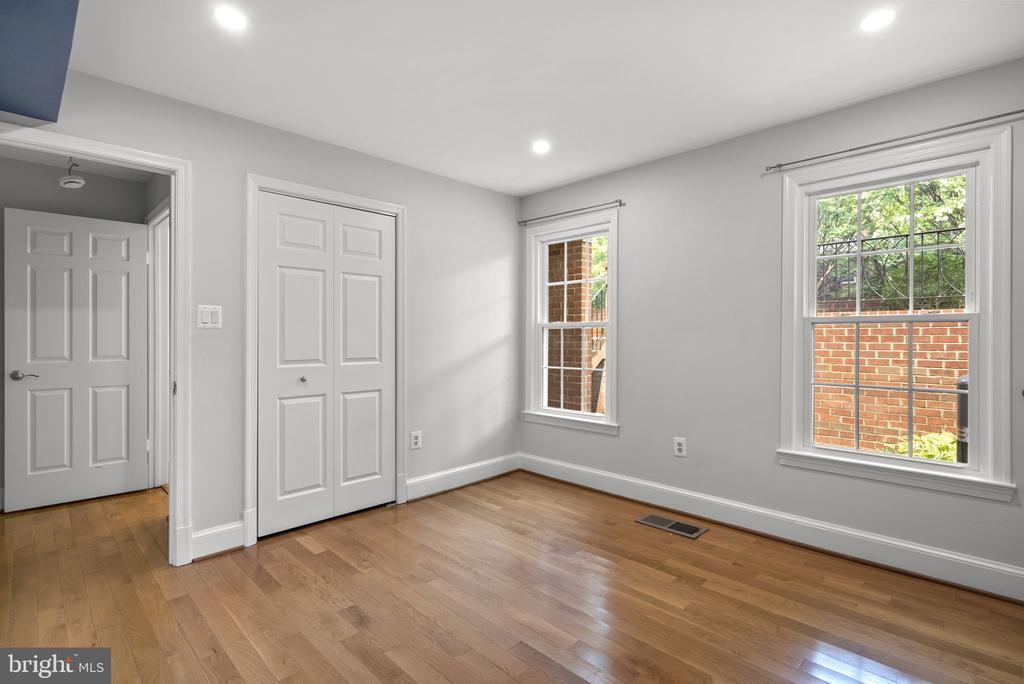 3203 SUTTON PLACE NW Unit: C
