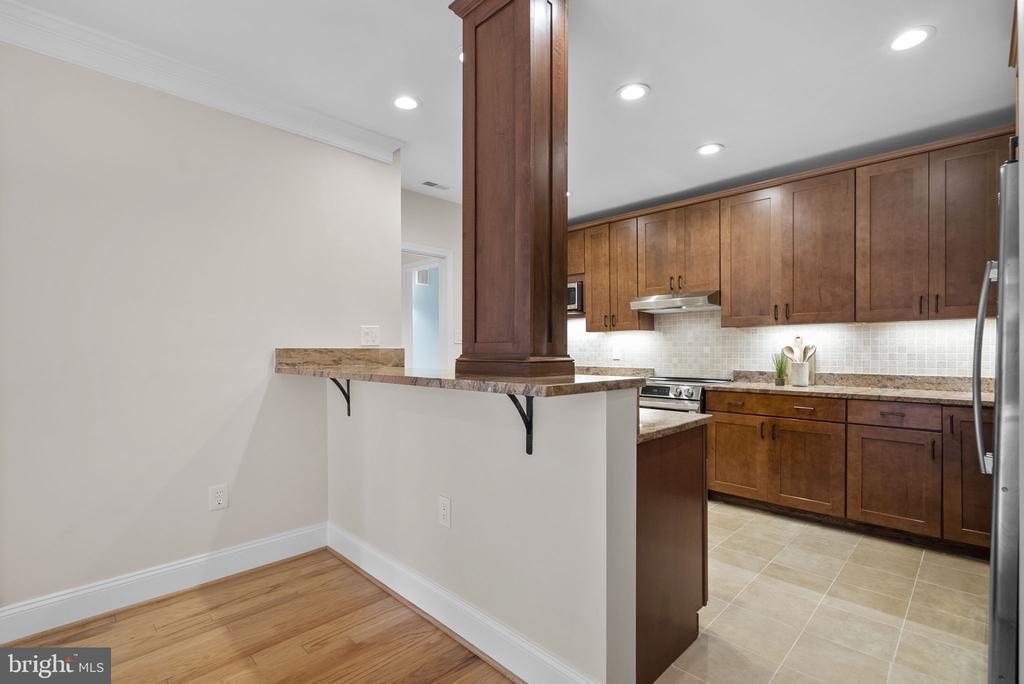 3203 SUTTON PLACE NW Unit: C