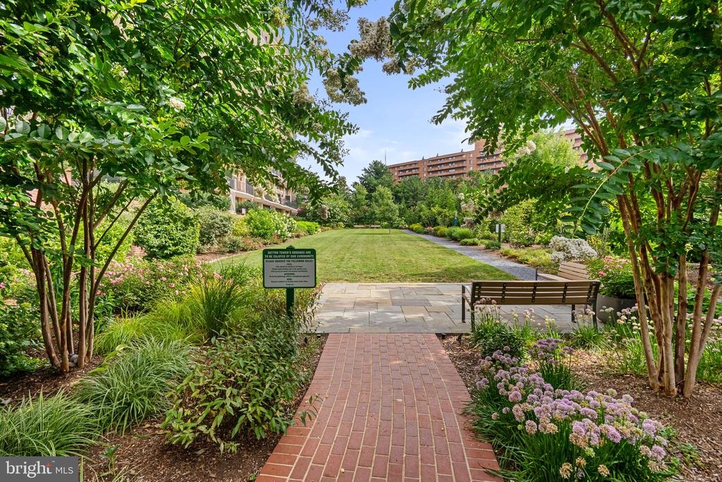 3203 SUTTON PLACE NW Unit: C