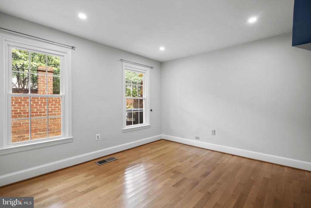 3203 SUTTON PLACE NW Unit: C