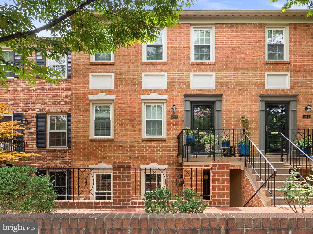 3203 SUTTON PLACE NW Unit: C