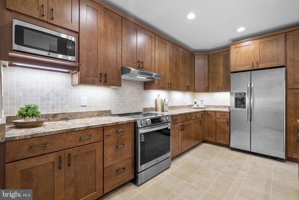 3203 SUTTON PLACE NW Unit: C