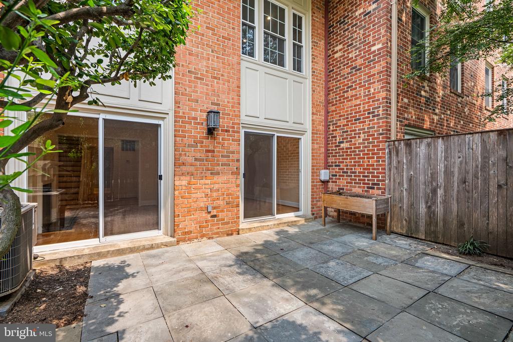 3203 SUTTON PLACE NW Unit: C