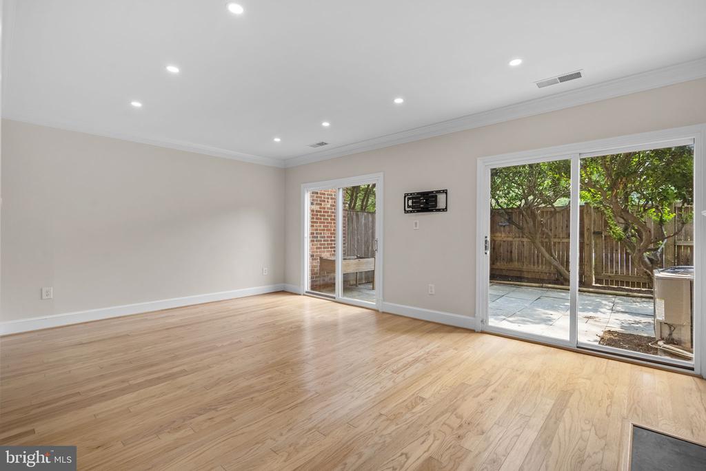 3203 SUTTON PLACE NW Unit: C
