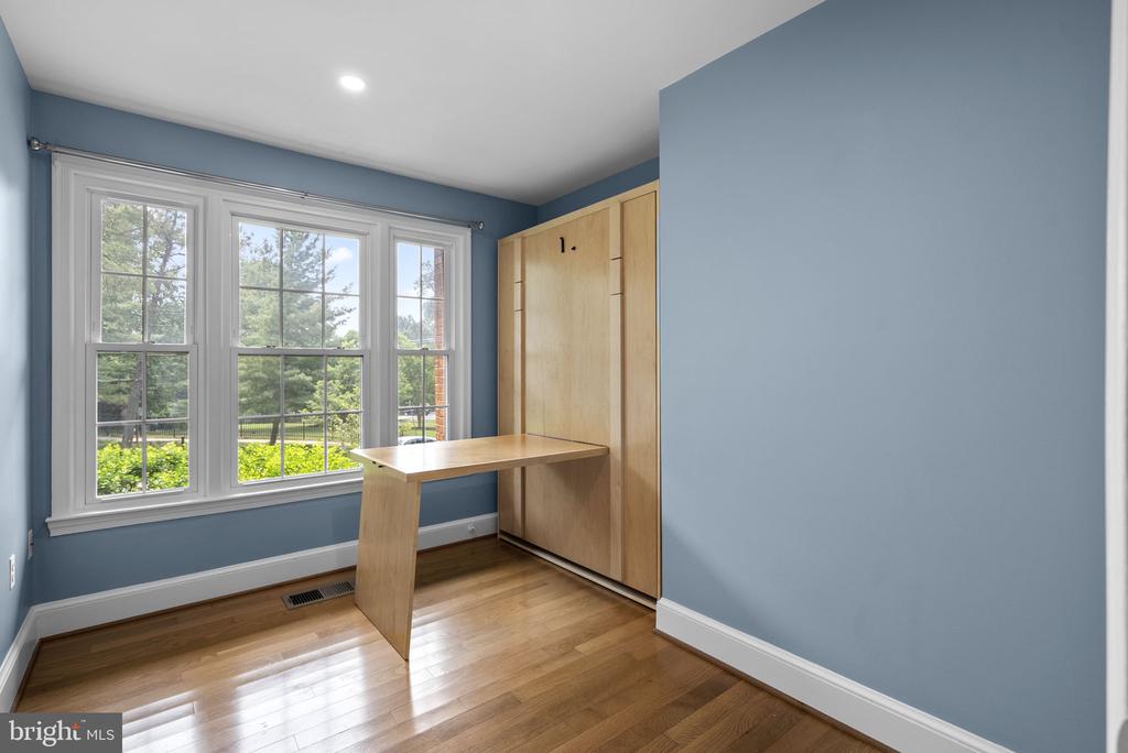 3203 SUTTON PLACE NW Unit: C