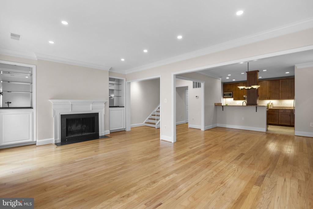 3203 SUTTON PLACE NW Unit: C