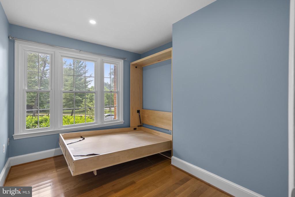 3203 SUTTON PLACE NW Unit: C