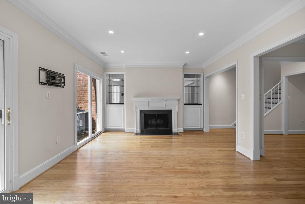 3203 SUTTON PLACE NW Unit: C