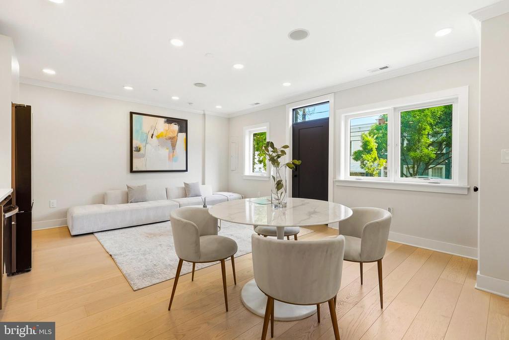 2305 NICHOLSON SE Unit: 202