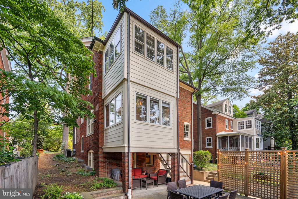 3108 HAWTHORNE STREET NW
