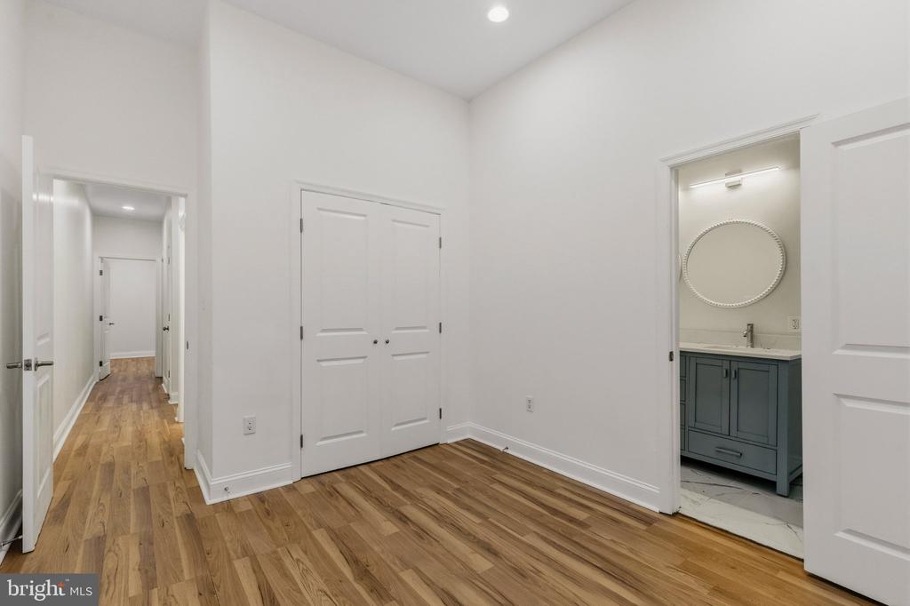 113 15TH STREET SE