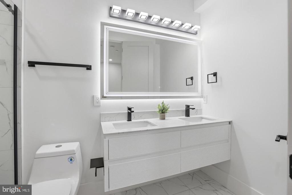 1140 OATES STREET NE Unit: 101