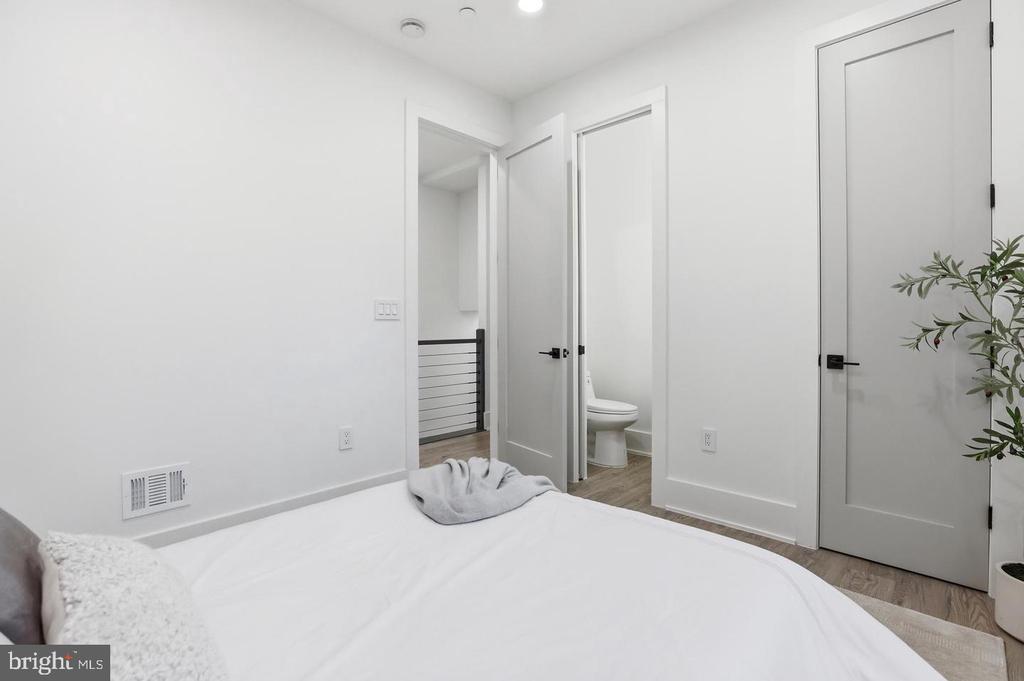 1140 OATES STREET NE Unit: 101