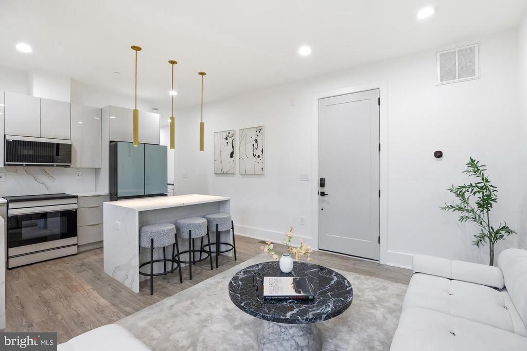 1140 OATES STREET NE Unit: 101