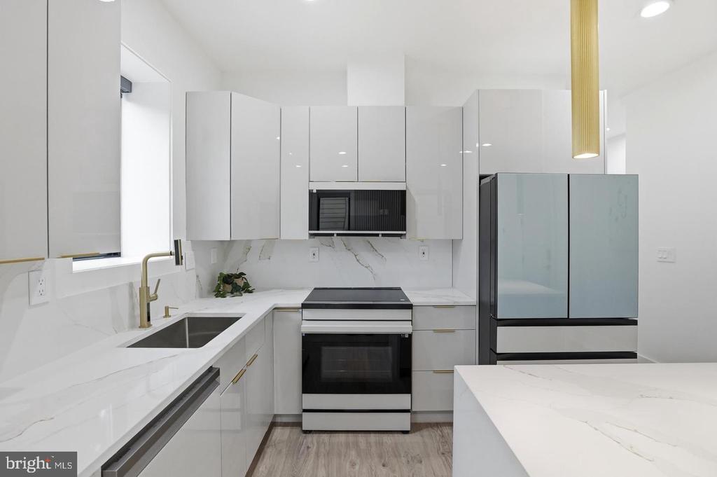 1140 OATES STREET NE Unit: 101