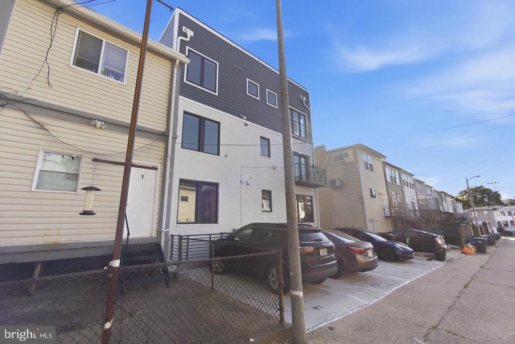 1140 OATES STREET NE Unit: 101
