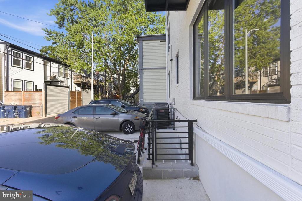 1140 OATES STREET NE Unit: 101