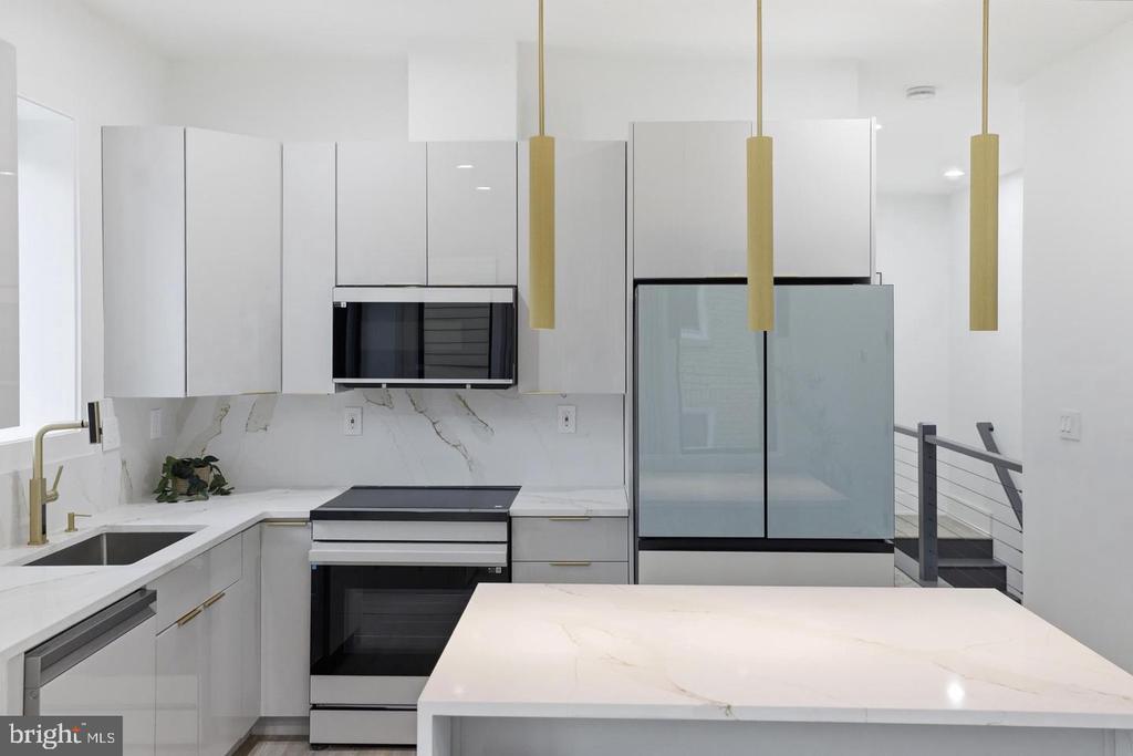 1140 OATES STREET NE Unit: 101