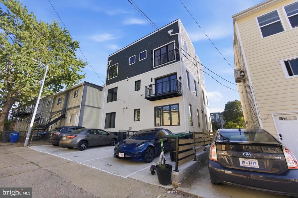 1140 OATES STREET NE Unit: 101