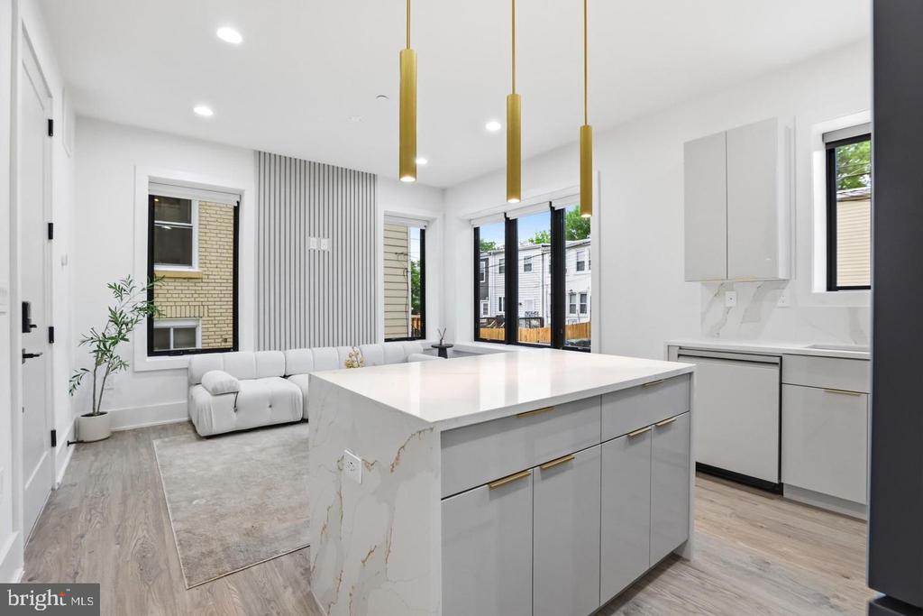 1140 OATES STREET NE Unit: 101