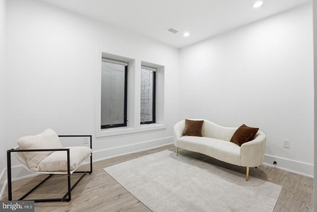 1140 OATES STREET NE Unit: 101