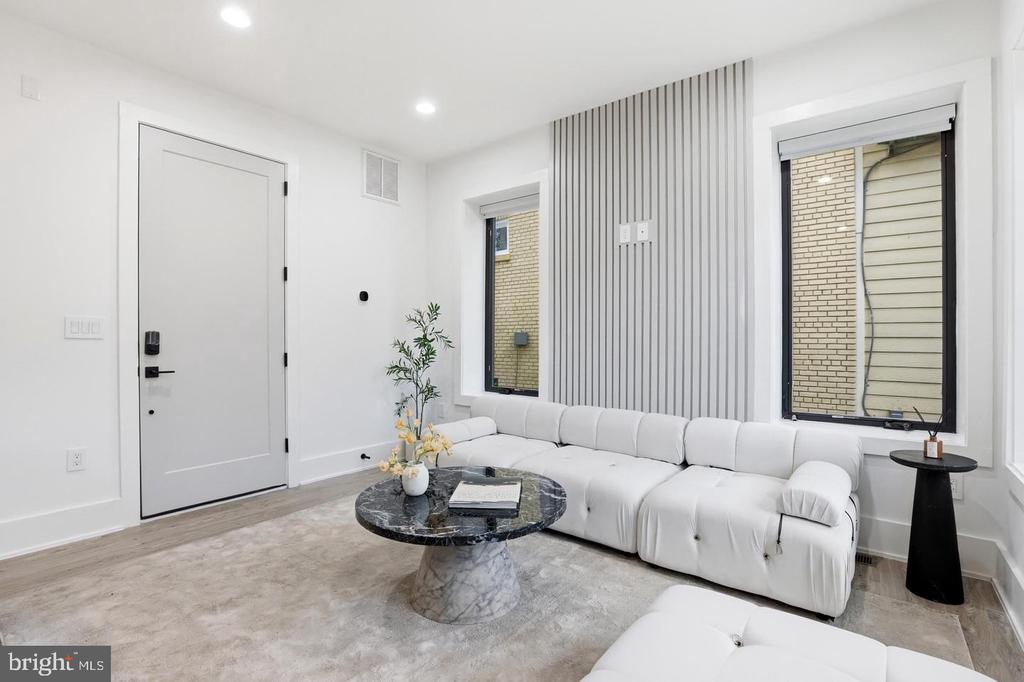 1140 OATES STREET NE Unit: 101