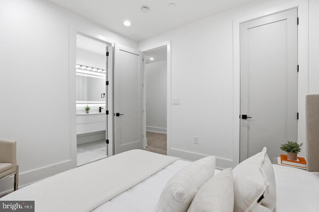 1140 OATES STREET NE Unit: 101