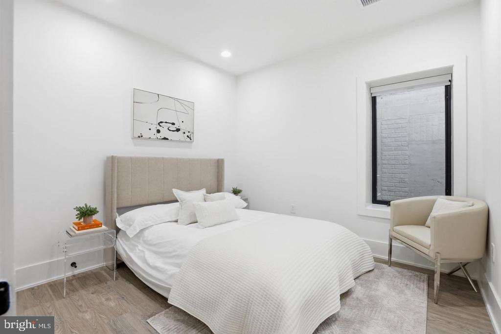 1140 OATES STREET NE Unit: 101