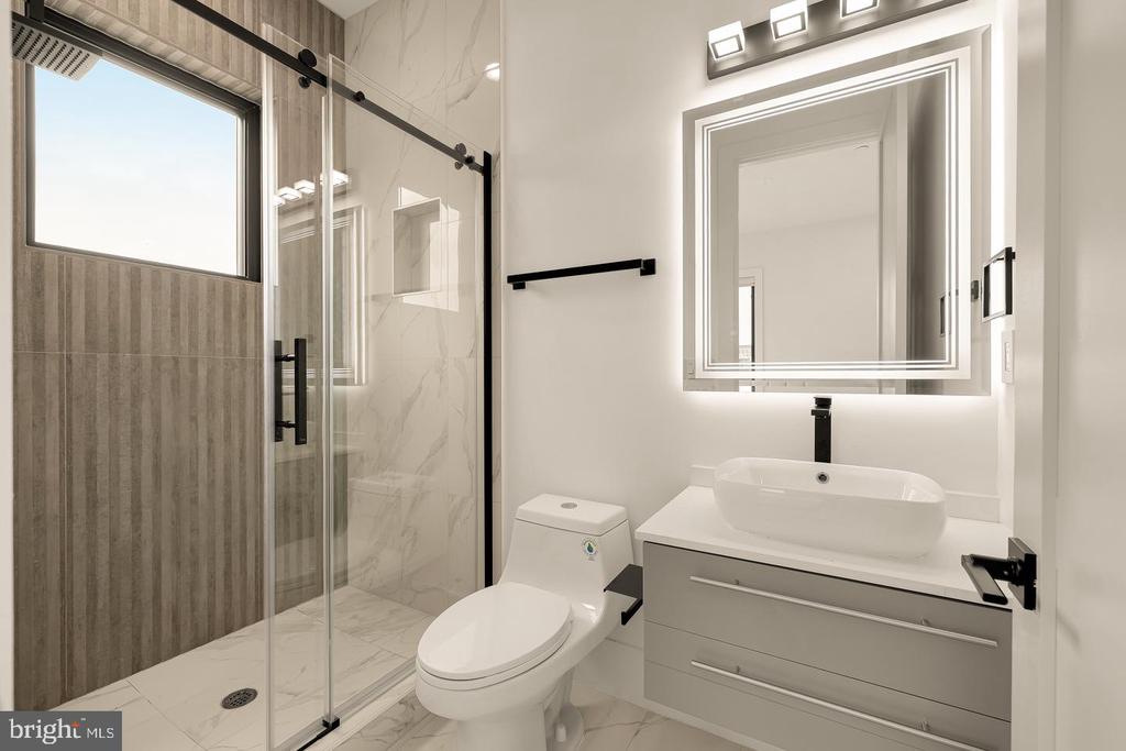 1140 OATES STREET NE Unit: 201
