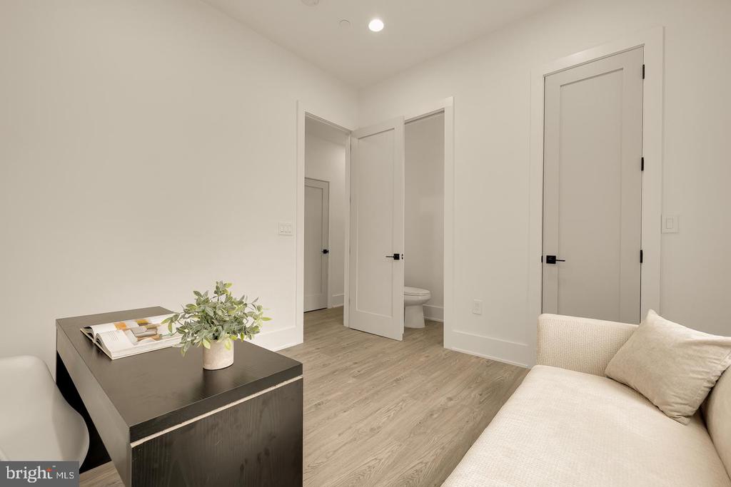 1140 OATES STREET NE Unit: 201