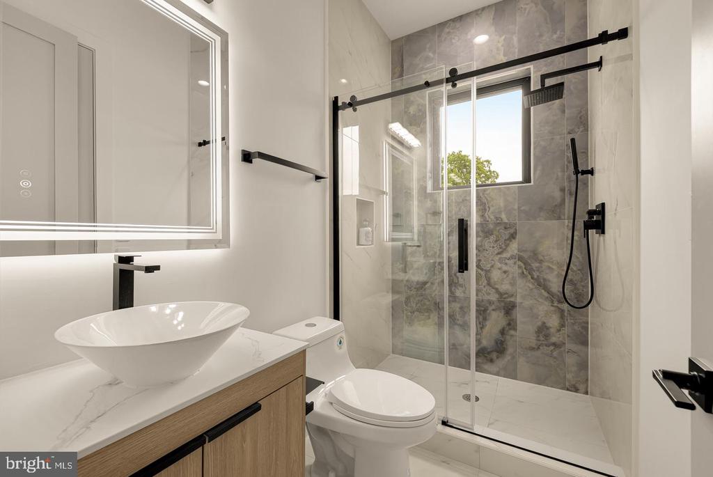 1140 OATES STREET NE Unit: 201