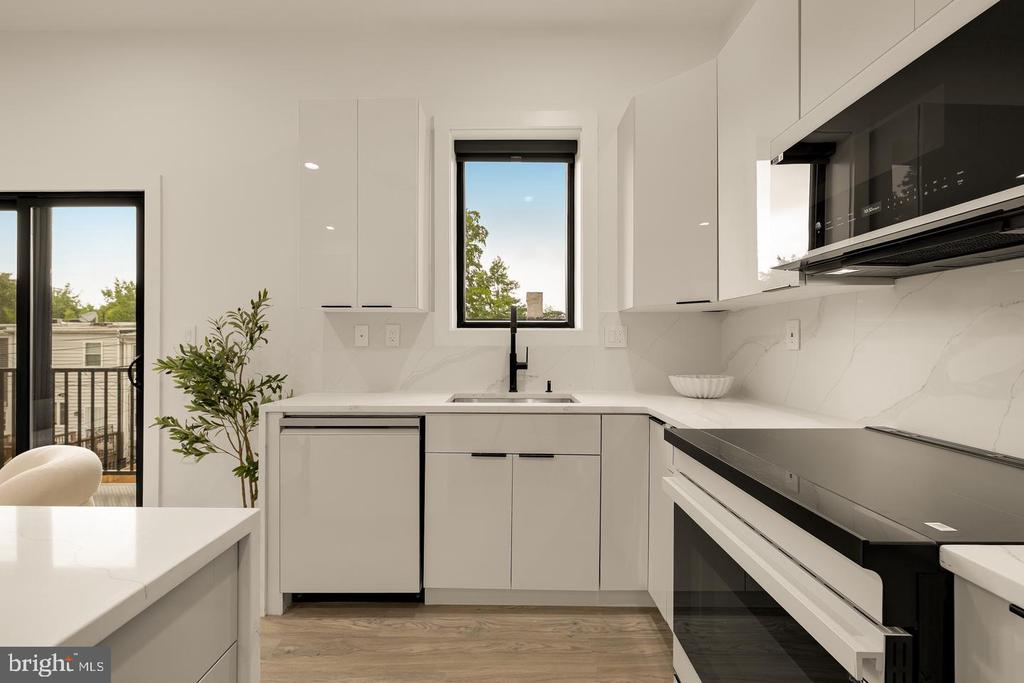 1140 OATES STREET NE Unit: 201