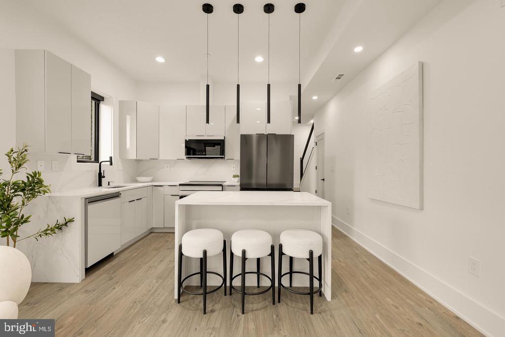 1140 OATES STREET NE Unit: 201
