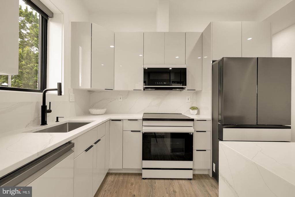 1140 OATES STREET NE Unit: 201