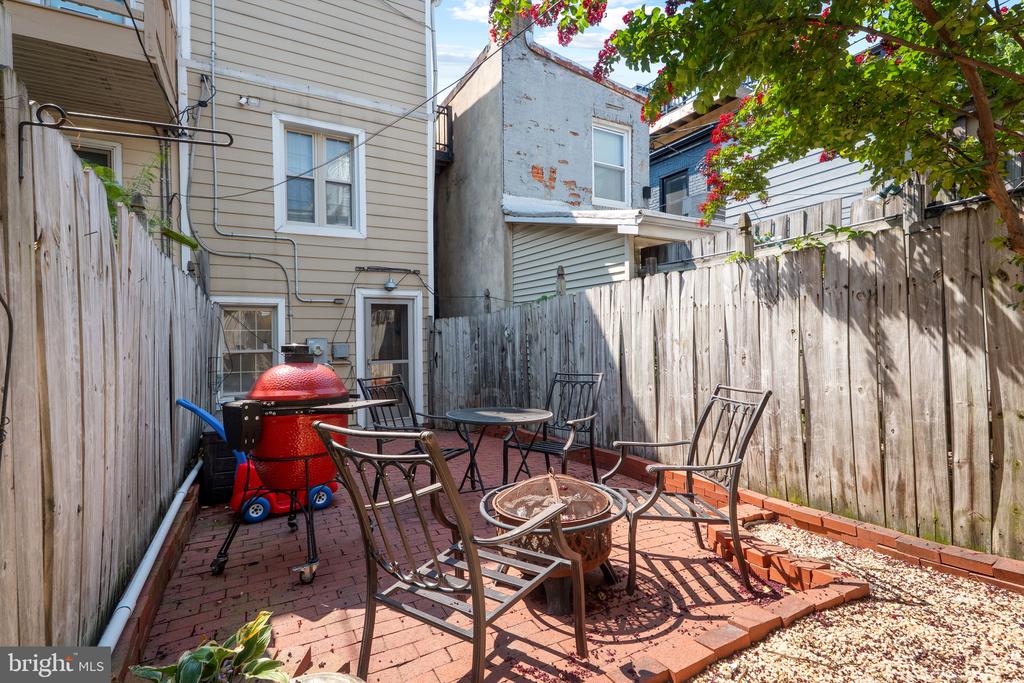 911 S Potomac St